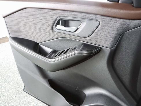 Used 2023 Nissan Rogue SV image 21