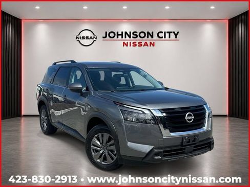 Used 2025 Nissan Pathfinder SV AWD/4WD image 1