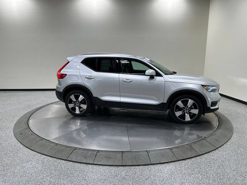 Used 2019 Volvo XC40 T5 Momentum AWD/4WD image 6