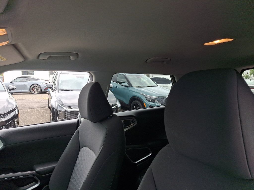 Used 2024 Kia Soul LX w/ Option Group 015 FWD image 30