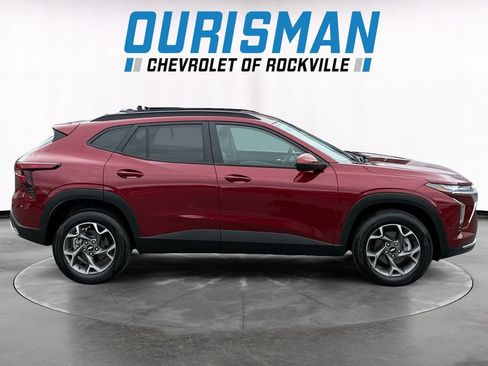 Used 2025 Chevrolet Trax LT FWD image 7