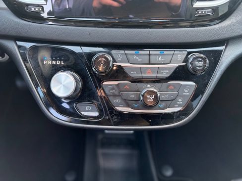 Certified 2025 Chrysler Pacifica Select FWD image 30