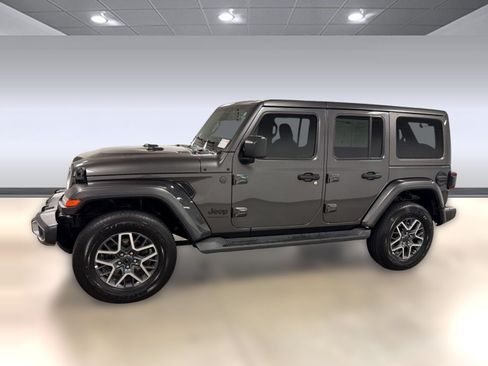 Used 2025 Jeep Wrangler Unlimited Sahara AWD/4WD image 2