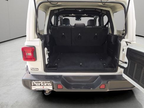 Used 2025 Jeep Wrangler Unlimited Sahara AWD/4WD image 10