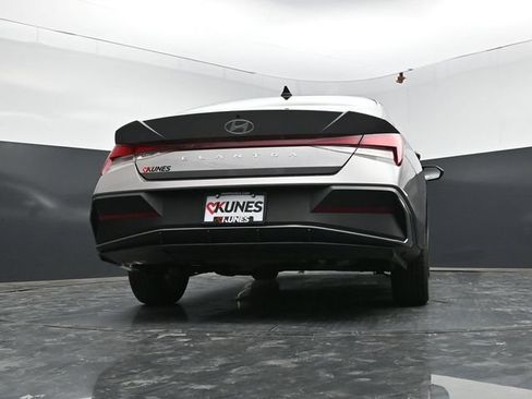 Used 2024 Hyundai Elantra SEL FWD image 65