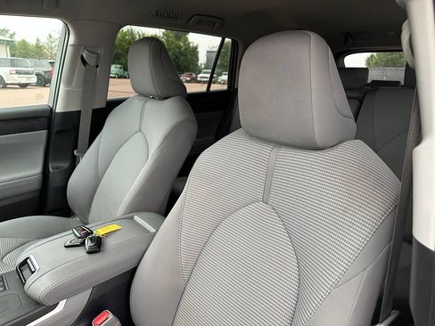 Used 2023 Toyota Highlander L FWD image 14