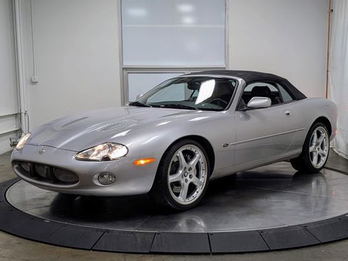 Used 2001 Jaguar XKR Convertible image 12