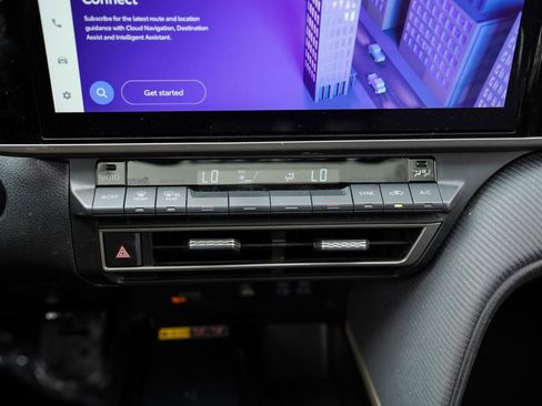 Used 2025 Toyota Camry SE w/ Multimedia Upgrade Package image 32