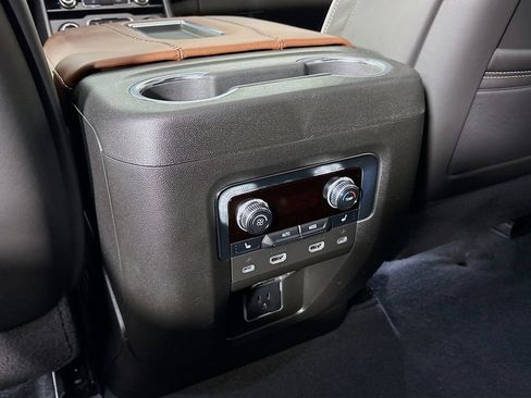 Certified 2024 GMC Yukon Denali Ultimate AWD/4WD image 32