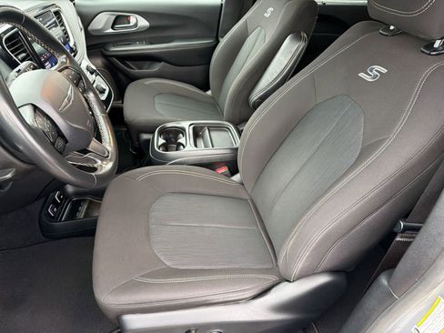 Used 2021 Chrysler Pacifica Touring w/ S Appearance Package FWD image 5