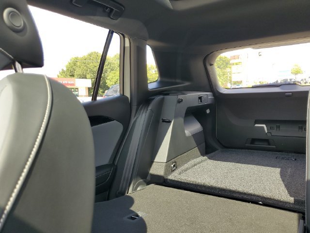 Certified 2026 Volkswagen Tiguan SE R-Line FWD image 10