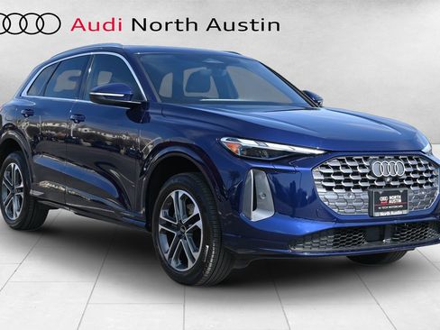 Certified 2025 Audi Q5 Premium w/ Convenience Package image 2