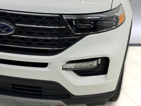 Used 2023 Ford Explorer XLT w/ Equipment Group 202A image 8