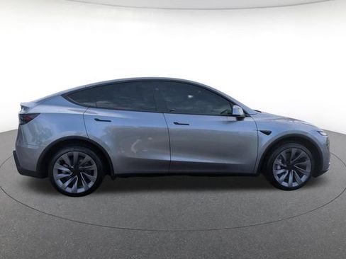 Used 2026 Tesla Model Y 2WD image 6