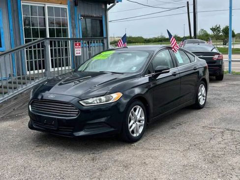 Used 2014 Ford Fusion SE image 2