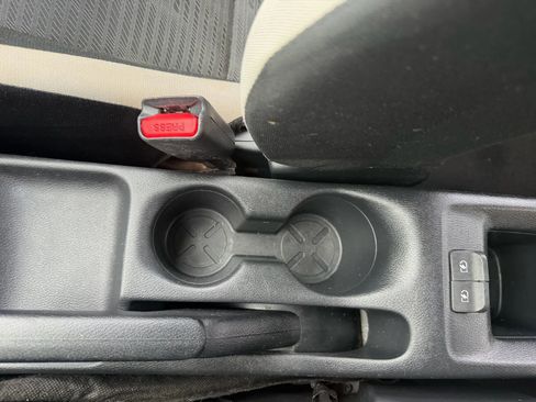 Used 2021 Nissan Versa SV image 20