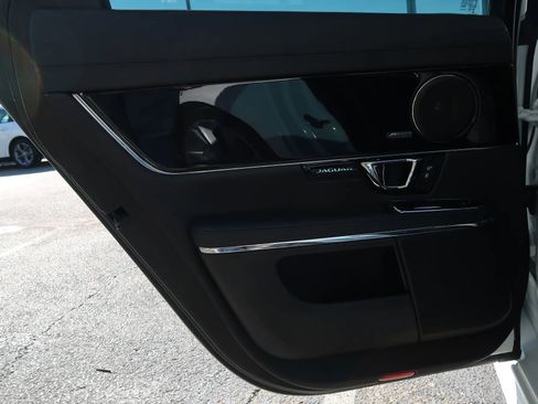 Used 2019 Jaguar XJ R-Sport image 49