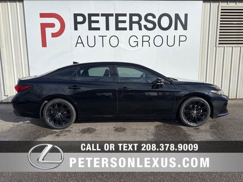 Used 2022 Toyota Avalon XSE image 2