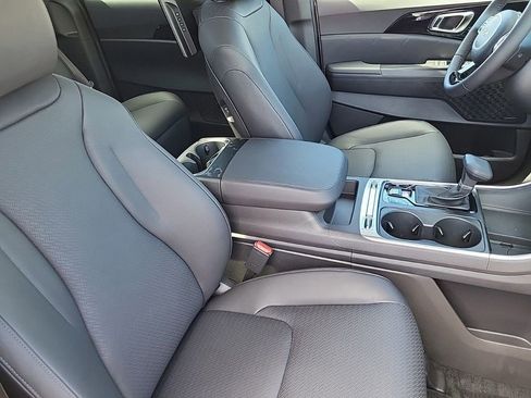 New 2025 Kia Carnival SX Prestige image 16