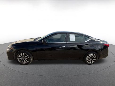 Used 2025 Nissan Altima 2.5 SV image 9