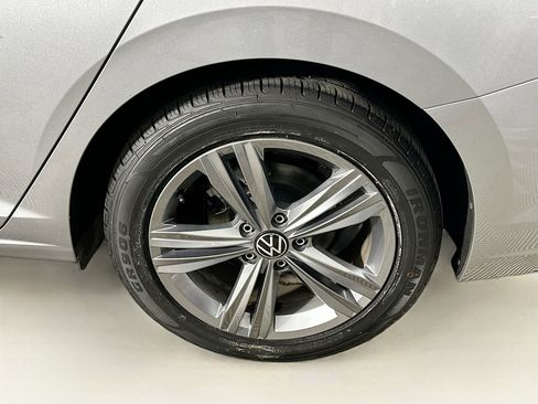 Used 2024 Volkswagen Jetta SE image 11