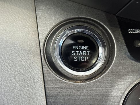 Used 2011 Toyota RAV4 Limited AWD/4WD image 26