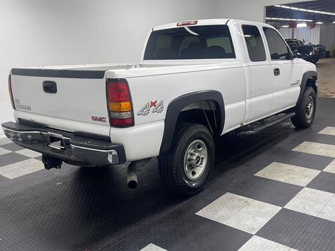 Used 2006 GMC Sierra 2500 W/T w/ Heavy-Duty Power Package AWD/4WD image 3