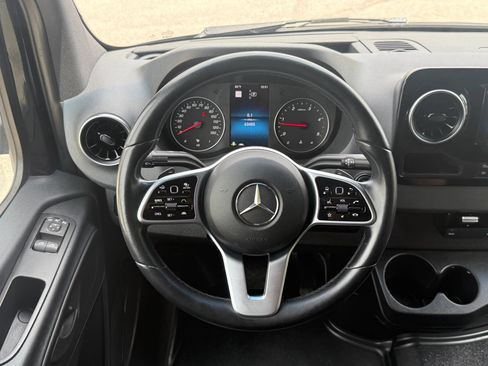 Used 2020 Mercedes-Benz Sprinter 2500 image 28