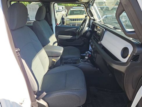 Used 2024 Jeep Gladiator Sport AWD/4WD image 16