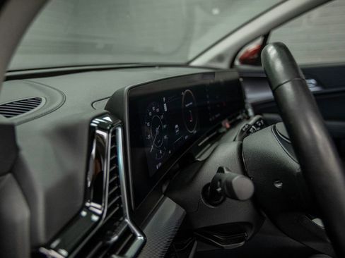 Used 2024 Kia Sportage SX image 18