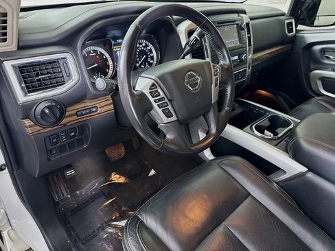Used 2019 Nissan Titan SL w/ Chrome Package AWD/4WD image 22