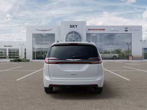 New 2026 Chrysler Pacifica Pinnacle image 7