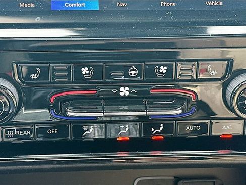 Used 2023 Jeep Grand Cherokee Limited w/ Luxury Tech Group II AWD/4WD image 22