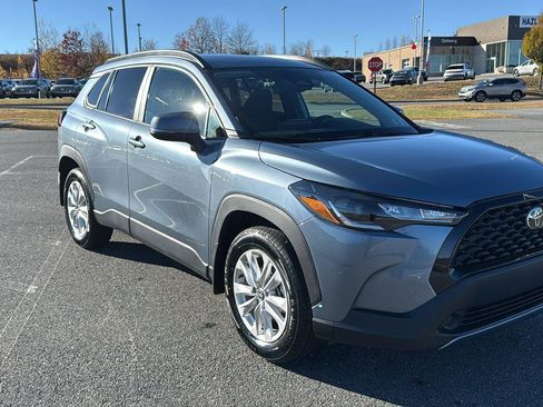 Used 2023 Toyota Corolla Cross LE image 1