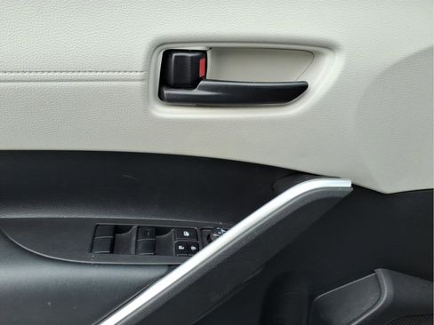 Used 2022 Toyota Corolla Cross LE image 16