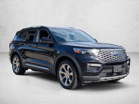 Used 2020 Ford Explorer Platinum w/ Premium Technology Package image 3