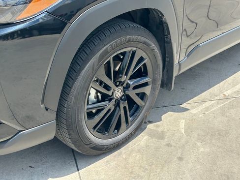 Used 2024 Toyota Corolla Cross AWD Hybrid image 9