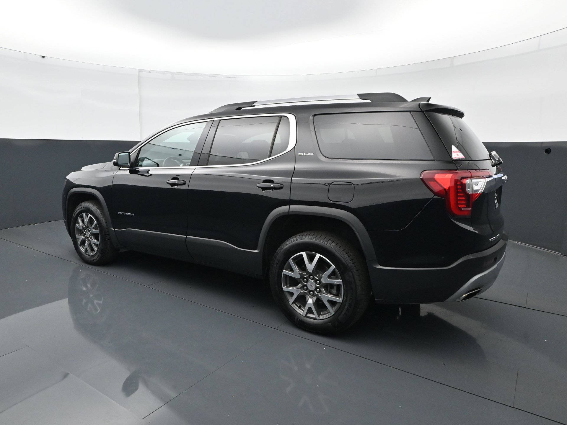 Used 2023 GMC Acadia SLE w/ Driver Convenience Package AWD/4WD image 4