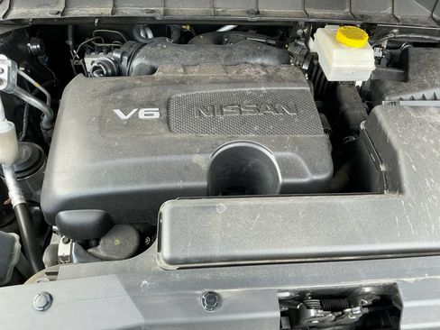 Used 2023 Nissan Pathfinder SL AWD/4WD image 9
