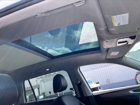 Used 2024 Volkswagen Atlas SE w/ Panoramic Sunroof Package AWD/4WD image 23