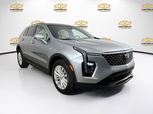 Used 2024 Cadillac XT4 Luxury w/ Cold Weather Package FWD image 1