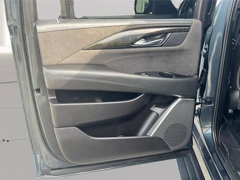 Used 2019 Cadillac Escalade ESV Platinum image 17