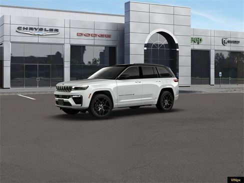 New 2026 Jeep Grand Cherokee Summit image 2