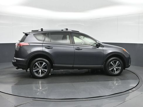 Used 2018 Toyota RAV4 XLE w/ Plus Extra Value Package AWD/4WD image 8