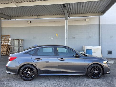 Used 2023 Honda Civic Sport image 9