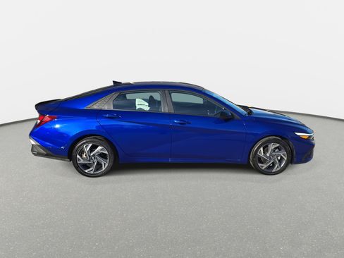Certified 2025 Hyundai Elantra Sport FWD image 4