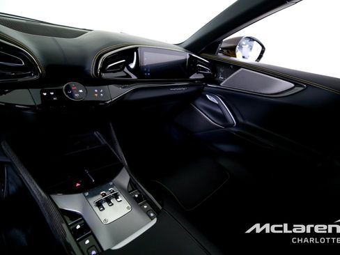 Used 2024 Ferrari Purosangue image 15