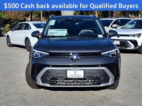 New 2026 Volkswagen Taos SE image 2