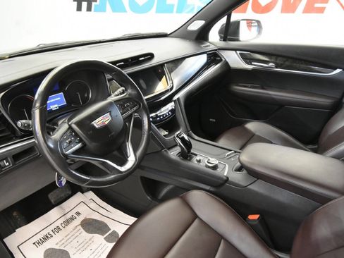 Used 2023 Cadillac XT6 Premium Luxury image 12