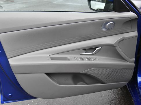 Used 2023 Hyundai Elantra SE image 13